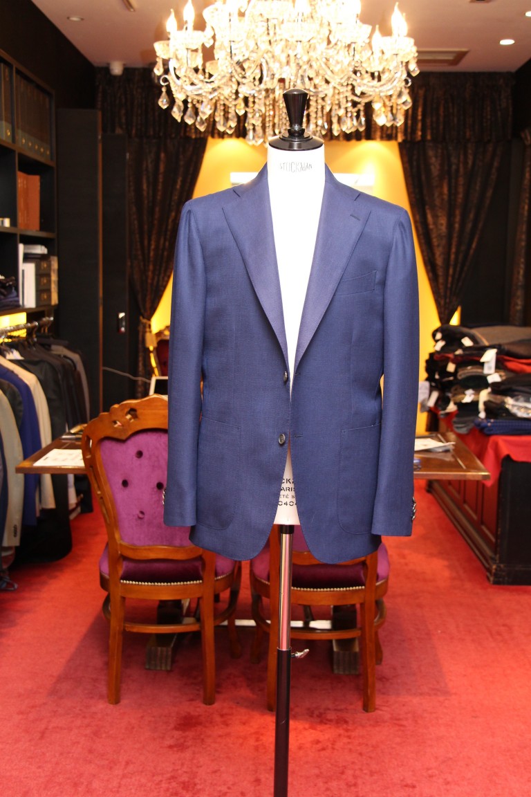 スーツの本場、英国紳士たちも一目惚れ、『Luxum』のエントリーラインのジャケットのコストパフォーマンス。 - オーダースーツ 大阪・心斎橋の