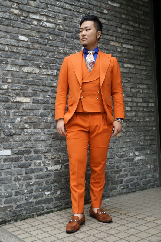 Luxumのオレンジのオーダースーツ